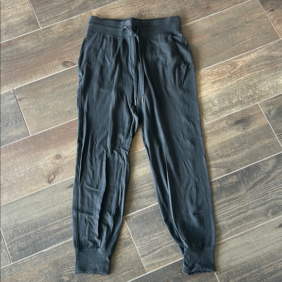 Lululemon Women’s Black Jogger Pants - Picture 1 of 2